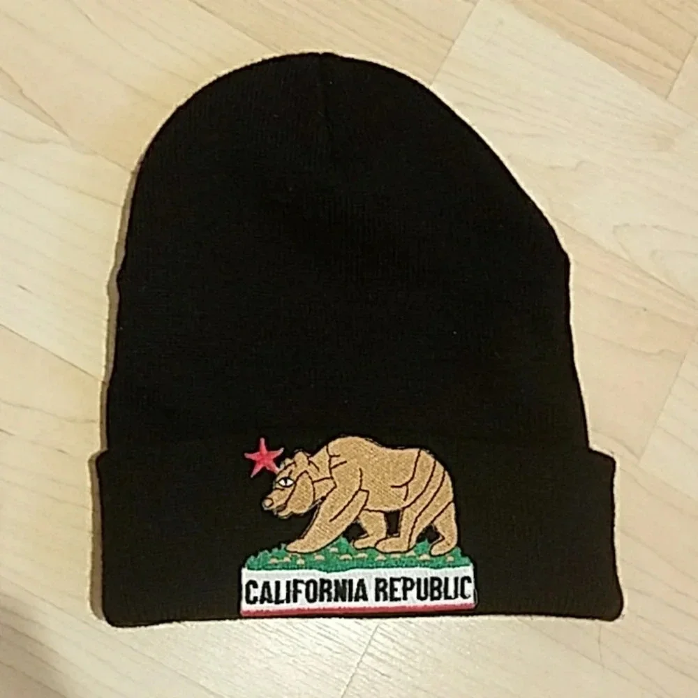 2pc Winter Hat Black. CALIFORNIA REPUBLIC 2pc